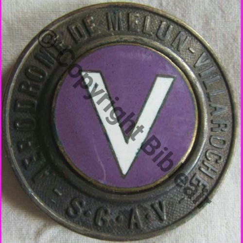 MELUN VILLAROCHE NH SGAV CEV Badge V Mauve  AB.P 2Anneaux Dos lisse Sc.quivivefrance 35EurInv